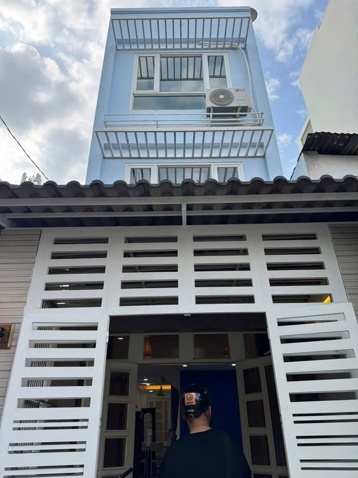 Nhà cho thuê nguyên căn mặt tiền Phú Nhuận 44.8m² giá 16 triệu - Dọn vào ở ngay!