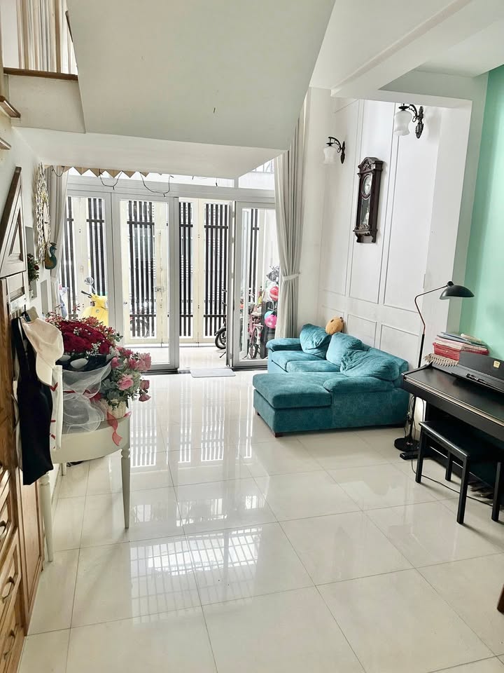 Nhà cho thuê đường Chương Dương, Thủ Đức 4 phòng ngủ - Thiết kế hiện đại, giá 15 triệu/tháng!