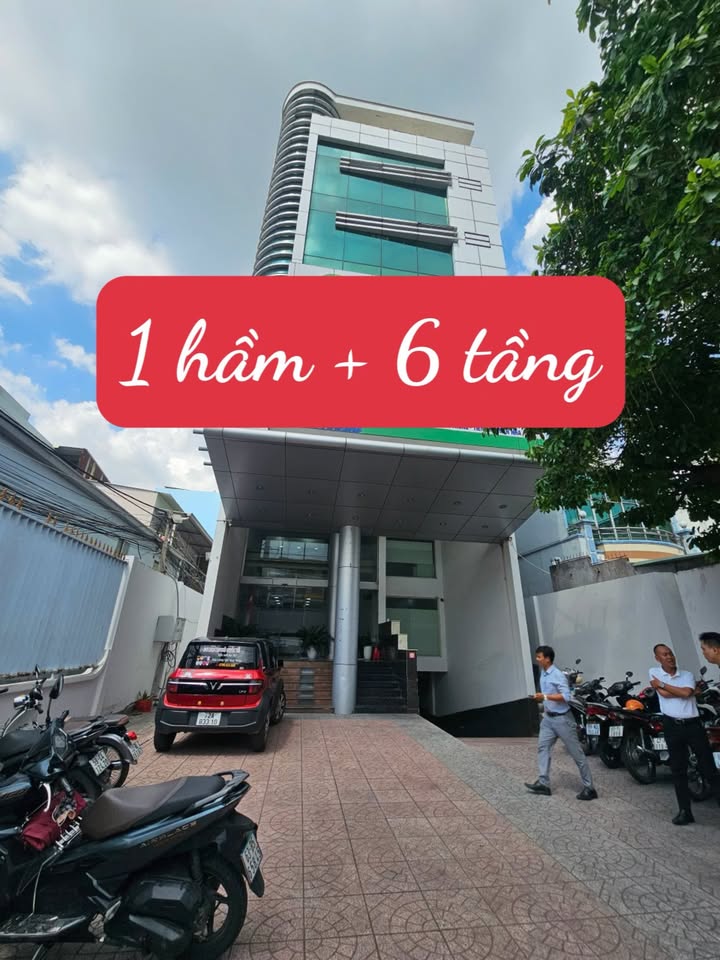 Cho thuê tòa nhà mặt tiền quận 9 - Diện tích 1.600m² giá chỉ 200 triệu/tháng!