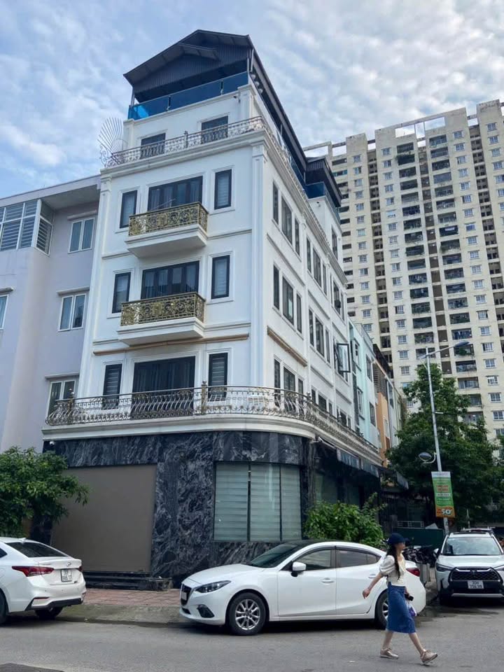 Nhà phố Lô góc Khu đô thị Văn Khê 111m² giá 28 tỷ - Cơ hội đầu tư tuyệt vời!