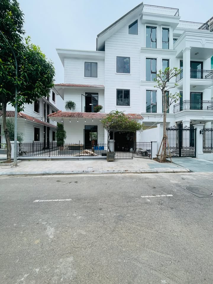 Townhouse Hoài Đức 210m² giá 39 tỷ - Không gian đẳng cấp tại KĐT Thiên Đường Bảo Sơn!