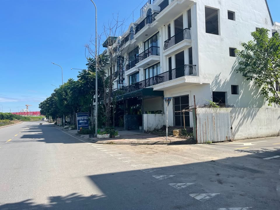 Biệt thự liền kề Hồ Miễu - Nam Đuống - Thượng Thanh 175m² giá 28 tỷ - Sẵn sàng vào ở!