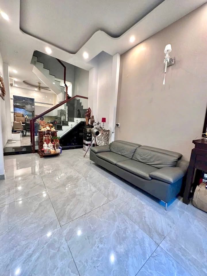 Nhà 3 tầng Hiệp Bình Chánh 57m² giá 6.8 tỷ - Gần Gigamall, tặng nội thất