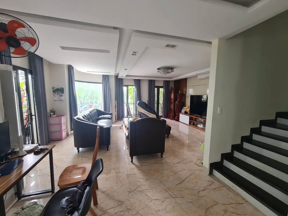 Shophouse Vinhomes Hạ Long 135m² giá 23 tỷ - Căn góc thoáng mát, sát biển!