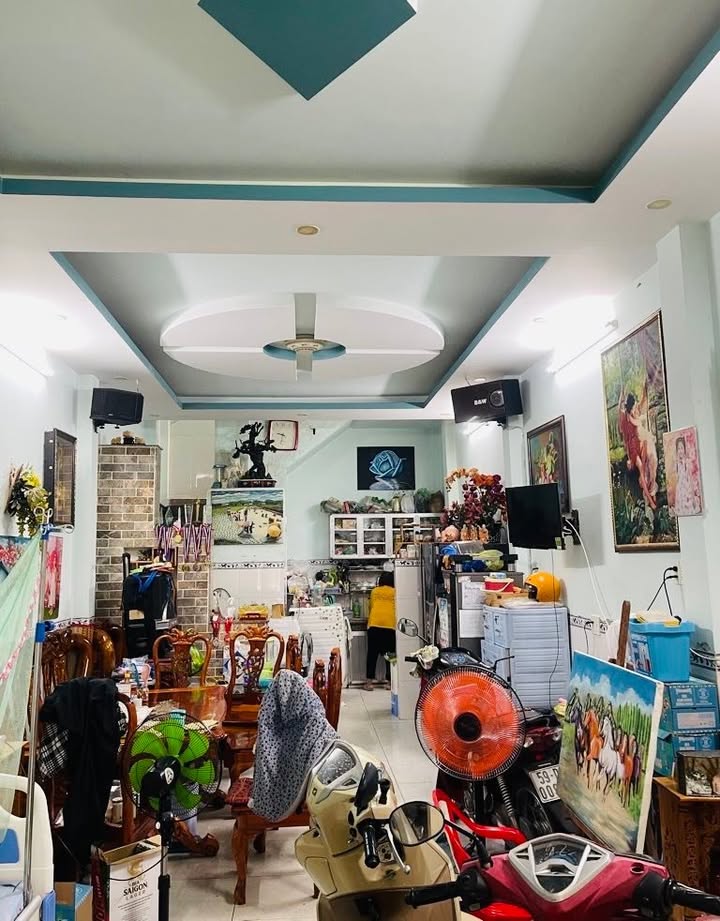 Nhà 2 tầng Bình Tân 53m² giá 3.88 tỷ - Khu vực thuận tiện cho gia đình!