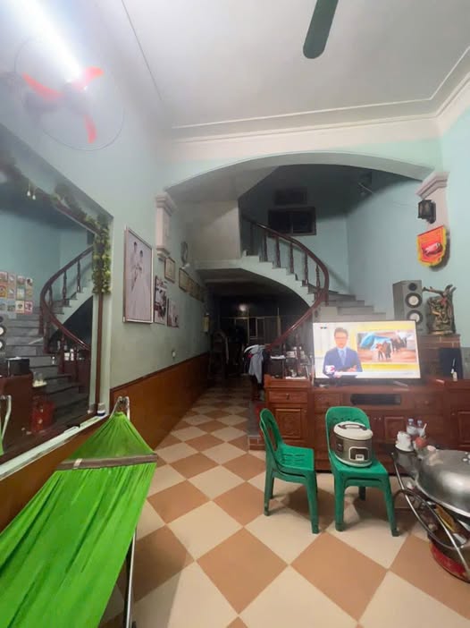 Nhà 3 tầng tại Phường Hoàng Văn Thụ, Bắc Giang 56m² giá 2 tỷ - Ô tô đỗ gần nhà!