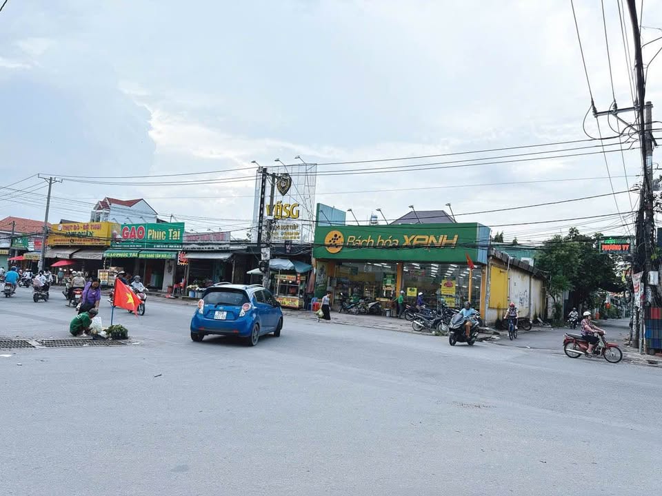 Nhà phố Trảng Dài Biên Hòa 101m² giá 2.9 tỷ - Sân xe rộng rãi, chính chủ!