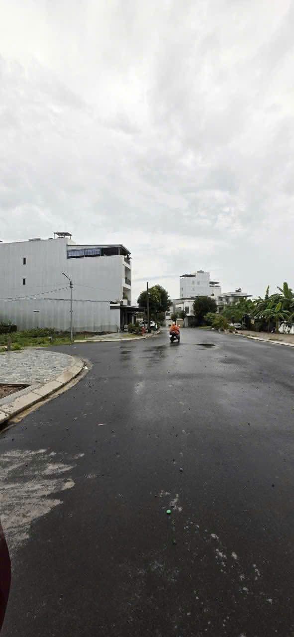 Đất nền đường Hà Văn Tính, Đà Nẵng 99m² giá 6.79 tỷ - Vị trí thuận lợi gần biển!