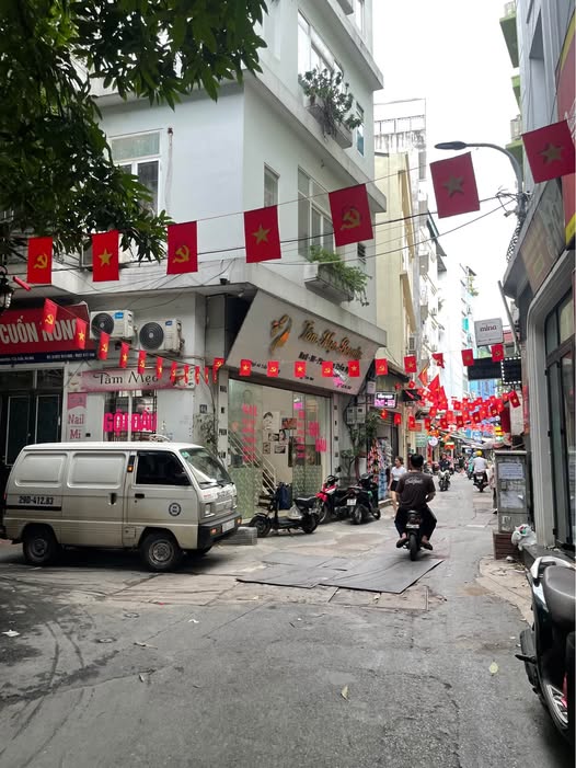 Nhà riêng Trần Thái Tông 35m² giá 8 tỷ - Lô góc thoáng sáng chính chủ!