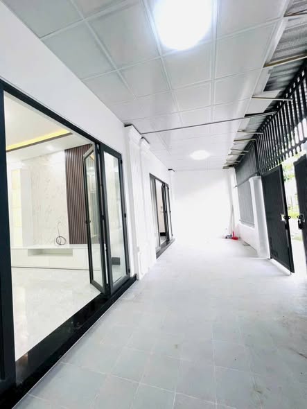 Bán gấp 2 căn nhà liền kề mặt tiền đường Ngô Nhân Tịnh, Rạch Giá - Giá chỉ 3,56 tỷ!