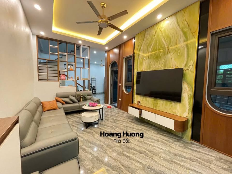Nhà 3 tầng Cẩm Thạch, Quảng Ninh 64m² giá 2.6 tỷ - Vị trí trung tâm sầm uất!