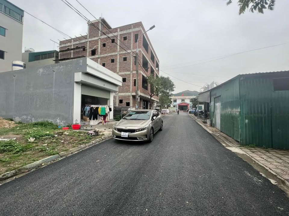 Cơ sở mầm non Nam Khê Uông Bí 80m² giá 1 tỷ - Vị trí đắc địa gần trường học!