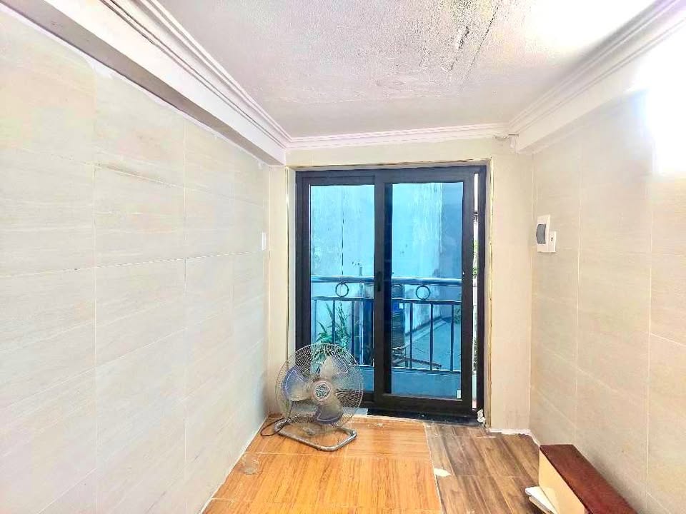 Căn hộ Tập Thể Nghĩa Dũng Ba Đình 75m² giá 1.7 tỷ - Thiết kế 3 phòng ngủ tiện nghi!