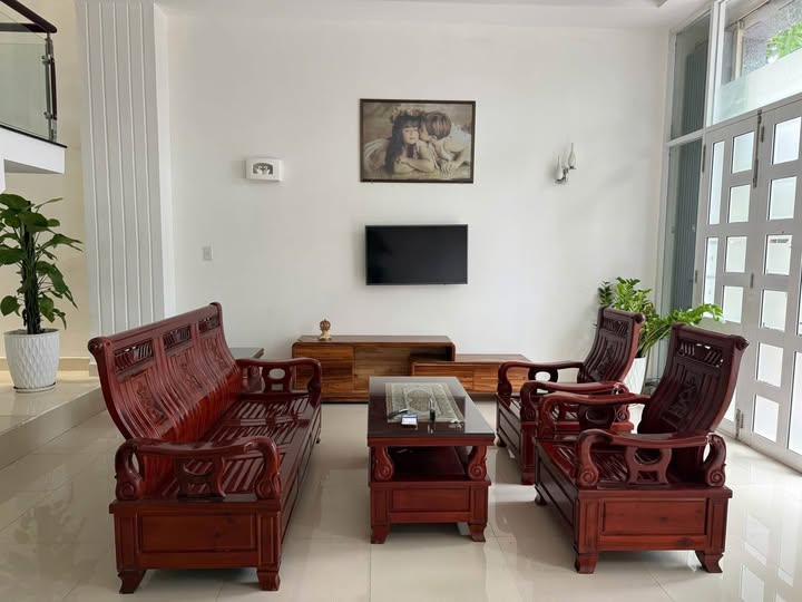 Nhà 3 Tầng Mặt Tiền Đường B5 Phường Tây Nha Trang 108m² giá 9.5 tỷ - Sẵn sàng vào ở!