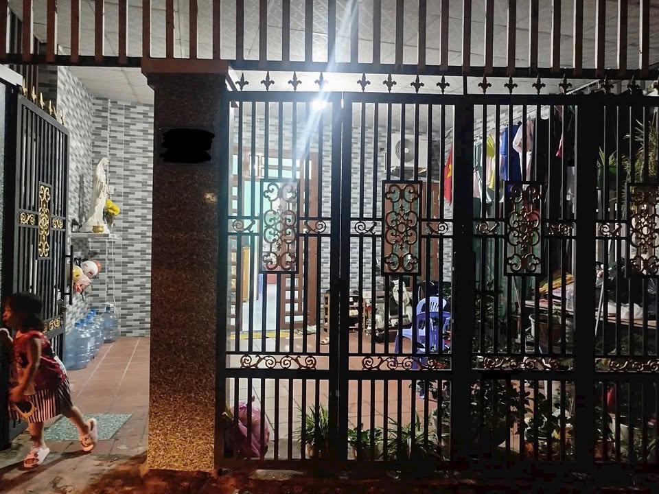 Nhà phố Tương Bình Hiệp, Thủ Dầu Một 102m² giá 2.4 tỷ - Vị trí trung tâm gần chợ!