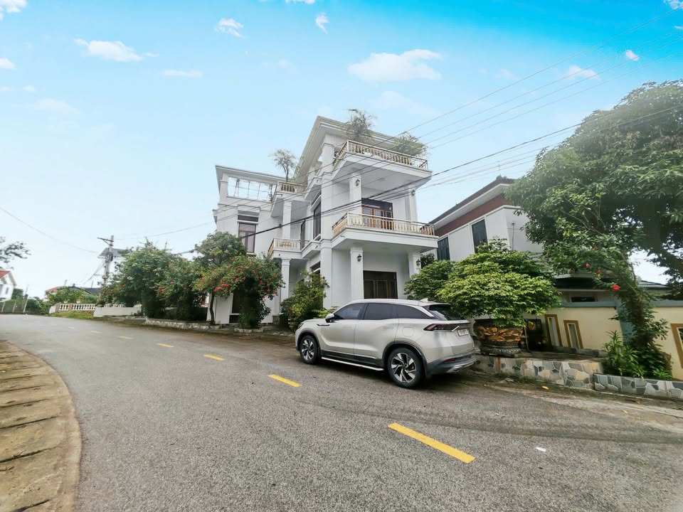 Biệt thự Thanh Đình 333m² mặt tiền 30m - Thiết kế đẹp, khu dân trí cao!