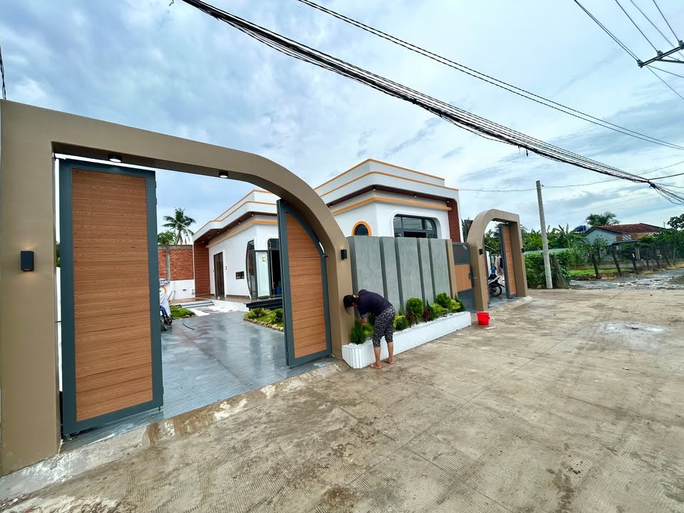 Nhà vườn 234m² xã Long Trạch giá chỉ 3.98 tỷ - Sân vườn thoáng mát