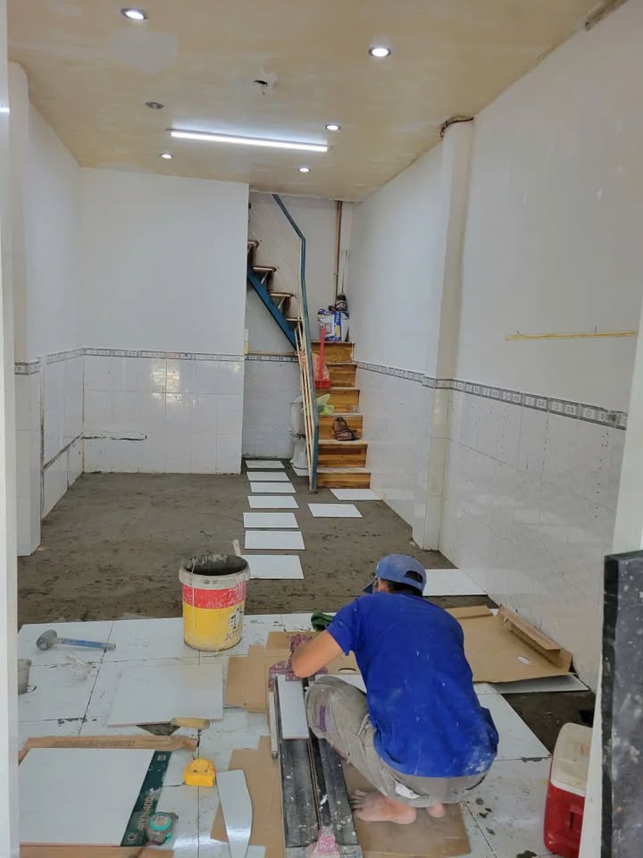 Nhà nguyên căn mặt tiền đường số 10, quận 7, 21m² giá chỉ 12 triệu - Kinh doanh sầm uất!