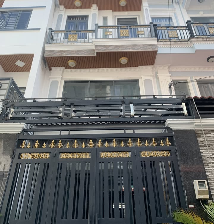 Nhà phố Phú Thuận Quận 7 54m² giá 5.7 tỷ - Hẻm xe hơi thoáng mát!