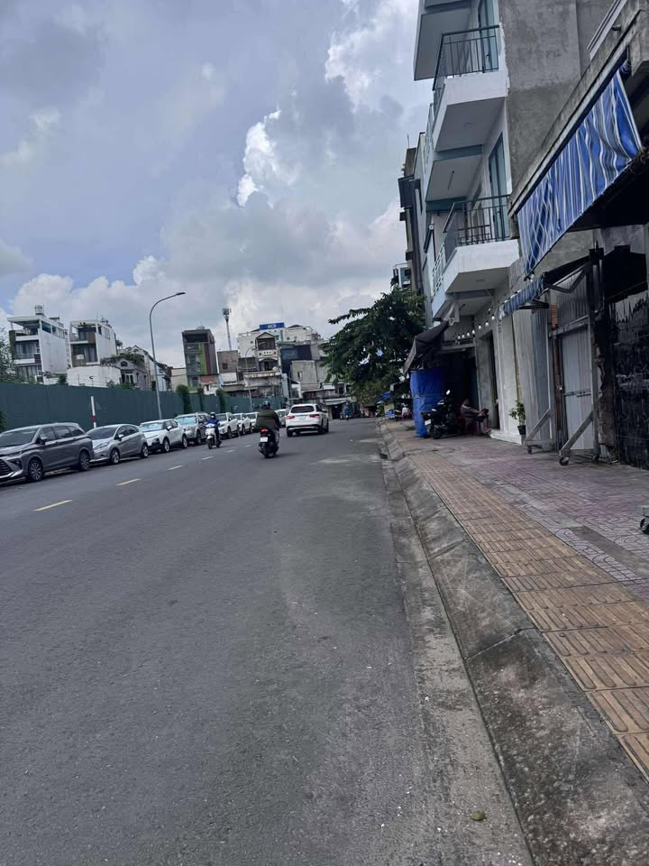 Nhà góc 3 mặt tiền Ông Ích Khiêm, Q11, 49.2m² giá 7 tỷ - Sổ hồng chính chủ, công chứng ngay!