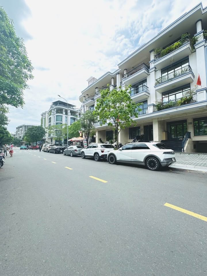 Nhà mặt tiền KĐT Vạn Phúc City Thủ Đức 147m² giá 35.5 tỷ - Đầu tư sinh lời ngay!