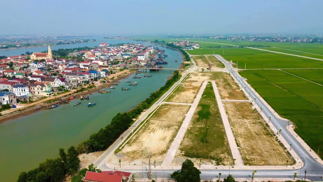 Đất nền lô góc 420m² Quảng Lộc - Giá chỉ 1.4 tỷ, vị trí đắc địa!