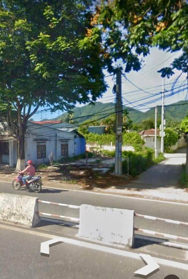 Đất góc 3 mặt tiền Nguyễn Tất Thành, Nha Trang 112m² giá 3.6 tỷ - Cơ hội đầu tư tuyệt vời!