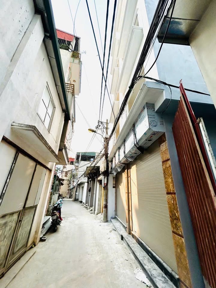 Nhà phố Lĩnh Nam 32m² giá 4.8 tỷ - Ô tô đỗ cửa, an ninh tuyệt đối!