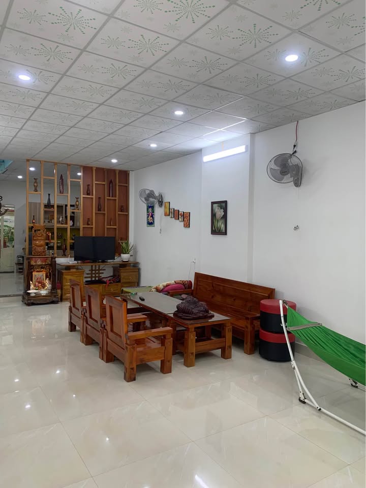 Nhà gác lửng hẻm A4 Phạm Ngũ Lão 100m² giá 1.9 tỷ - Dọn vào ở ngay!