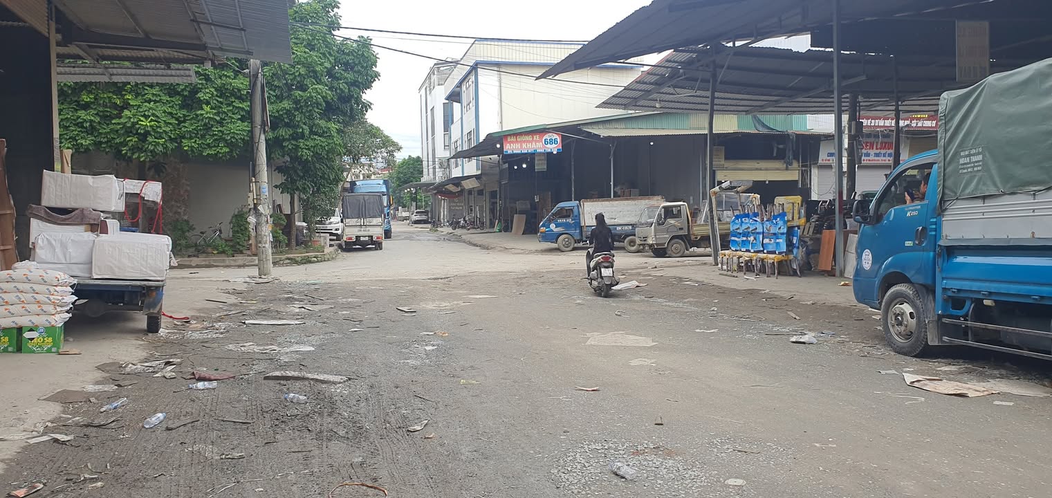 Kho xưởng 140m² Phùng Xá, Thạch Thất - Sổ đỏ chính chủ, giá hợp lý!