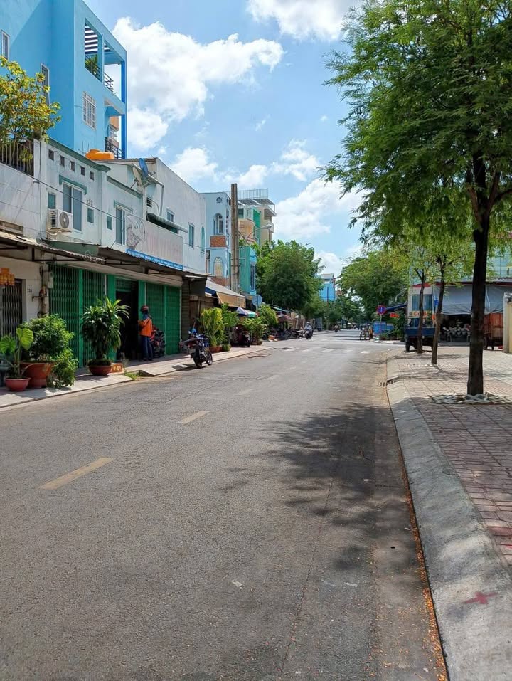 Nhà phố đường Văn Thân Quận 6 50m² giá 4.8 tỷ - Hẻm xe hơi rộng rãi!