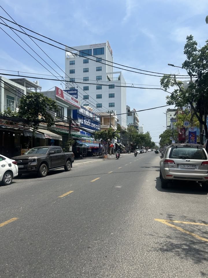 Nhà Mặt Tiền Núi Thành Đà Nẵng 162m² giá 32.5 tỷ - Kinh doanh đắc địa!