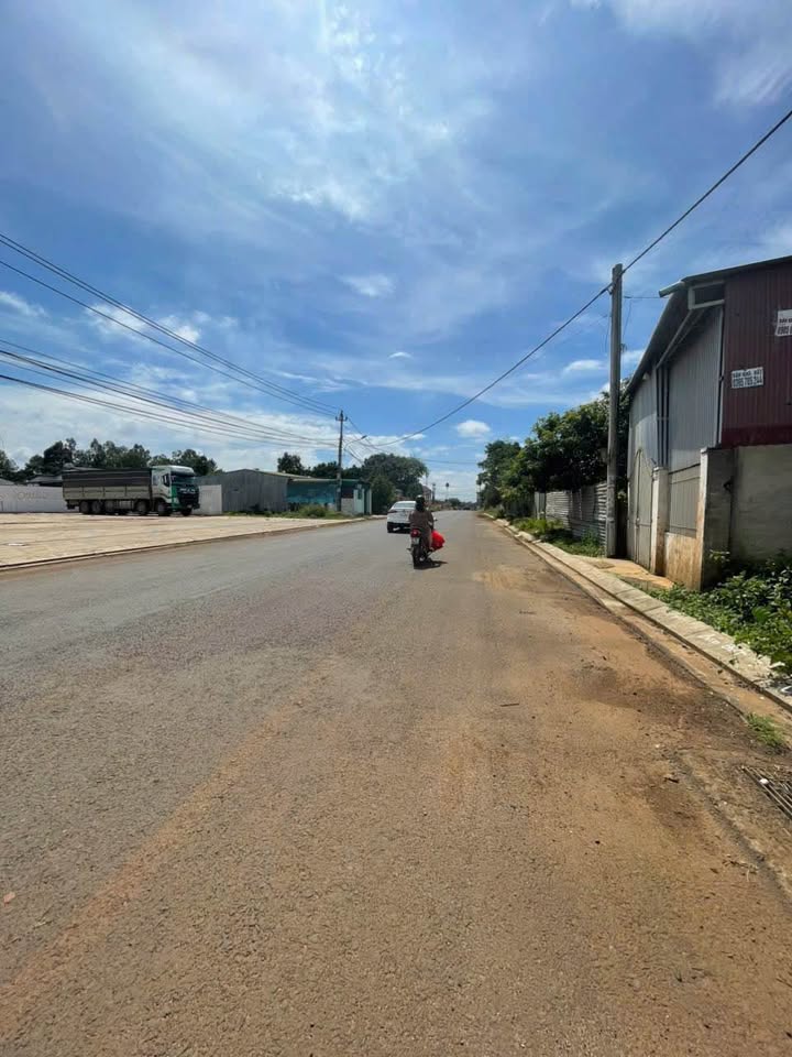 Đất nền mặt đường Vành đai 14-26, Buôn Ma Thuột 400m² giá chỉ 3.15 tỷ - Cơ hội đầu tư sinh lời!