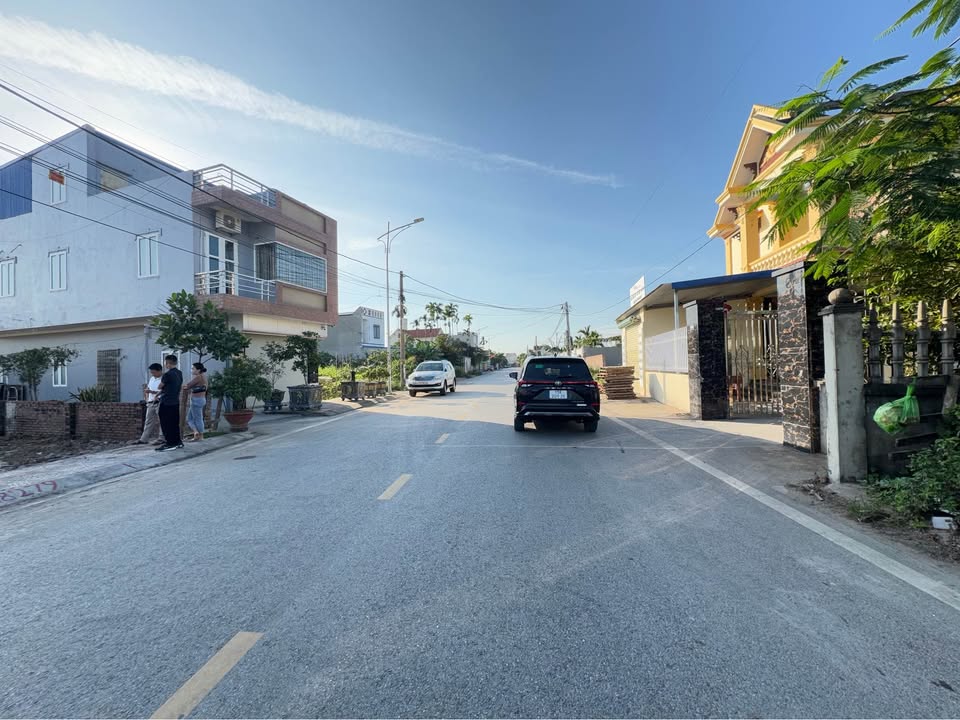 Bán FrontHouse mặt đường Đào Yêu, Hồng Thái, An Dương 56.6m² giá 2.15 tỷ - Kinh doanh thuận lợi!