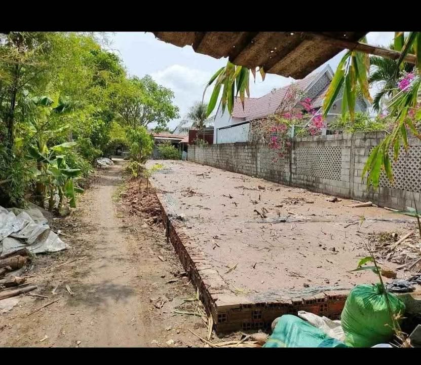 Đất nền mặt tiền đường Nguyễn Chí Thanh, 199.5m² giá 2.4 tỷ - Cơ hội đầu tư hấp dẫn!