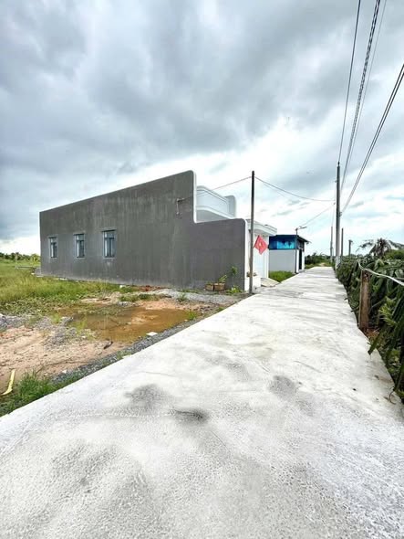 Đất thổ cư 100m² Hàm Liêm giá chỉ 499 triệu - Sổ hồng đầy đủ!