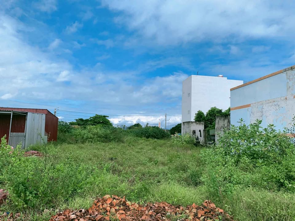 Đất thổ cư Phú Long 104m² giá 1,xxx tỷ - Sẵn sàng cho kinh doanh!