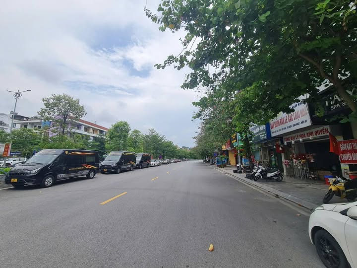 Nhà mặt đường Nguyễn Văn Cừ Hạ Long 67.5m² giá 16 tỷ - Kinh doanh thuận lợi!