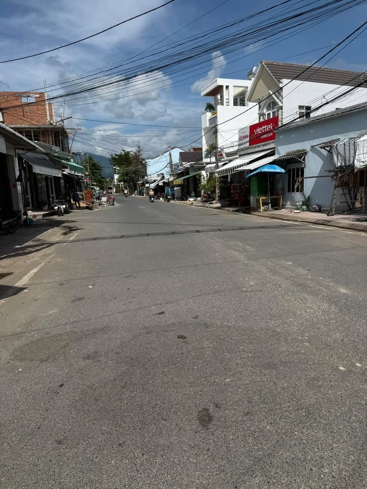 Đất thổ cư Vạn Ninh 103m² giá 3 tỷ - Kinh doanh sầm uất gần biển!