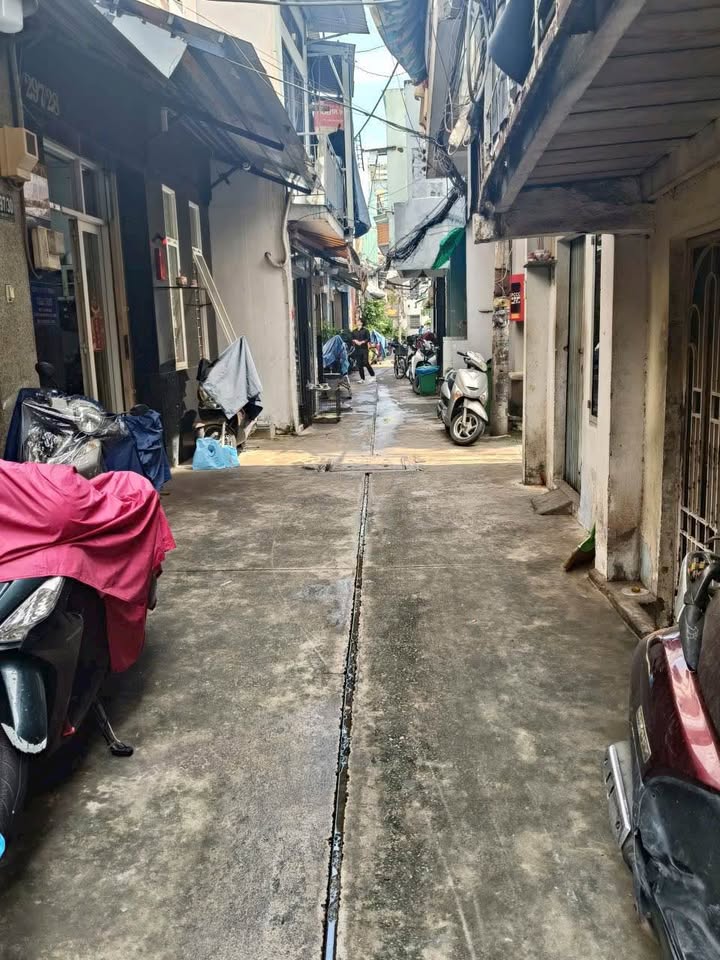 Căn hộ 2PN Lạc Long Quân Quận 11 31m² giá 3.3 tỷ - Sổ hồng công chứng ngay!