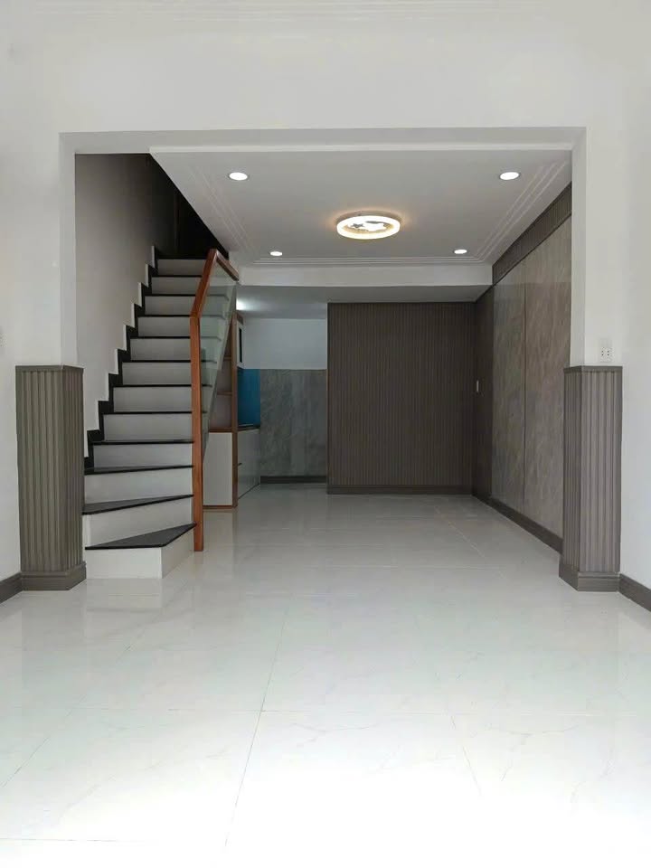 Nhà mặt tiền đường lớn quận 12, diện tích 24,5m² - Sẵn sàng vào ở ngay!