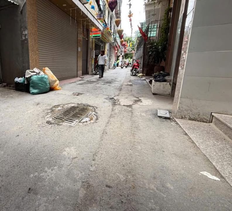 Đất Mễ Trì Thượng 40m² giá 8 tỷ - Sổ đỏ chính chủ, tiện di chuyển!