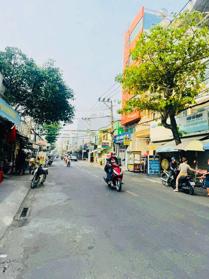 Biệt thự góc 2 mặt tiền Lê Thúc Hoạch, Tân Phú 144m² giá 32 tỷ - Vị trí đắc địa, thích hợp làm văn phòng!