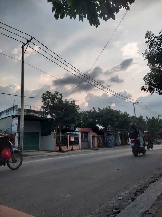 FrontHouse mặt tiền Nguyễn Văn Bứa 102.5m² giá 2.45 tỷ - Kinh doanh sầm uất!