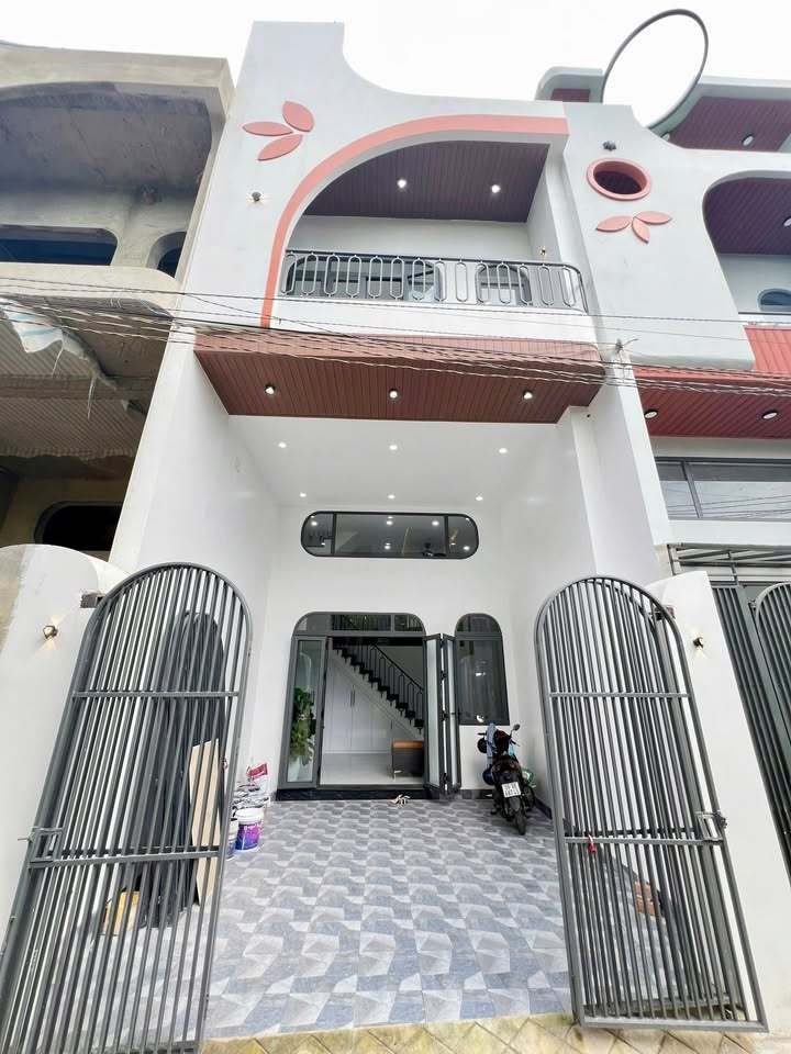 Nhà Định Hòa Thủ Dầu Một 75m² giá 2.95 tỷ - Khu vực dân cư đông đúc!