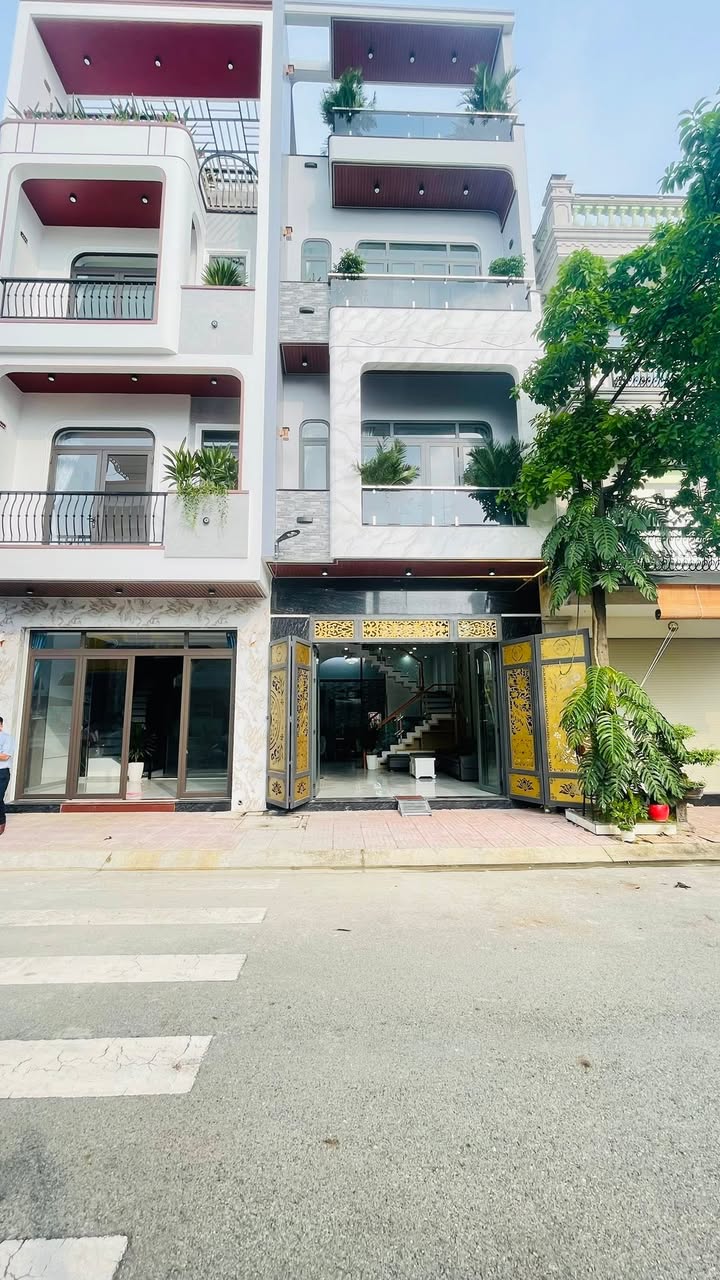 Nhà đẹp Tân Đông Hiệp Dĩ An 200m² giá 5.2 tỷ - Tặng nội thất cao cấp!