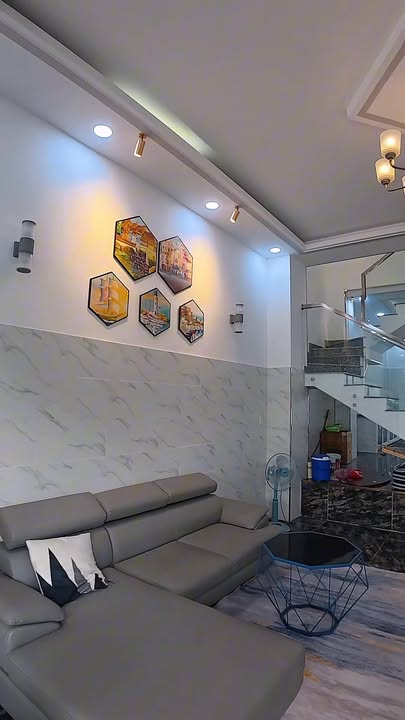 Nhà 1 trệt 1 lầu tại thị trấn Cần Giuộc 90m² giá 3.8 tỷ - Sổ riêng, công chứng nhanh!