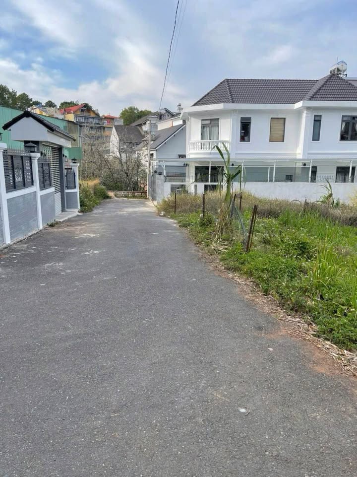 Đất nền xây dựng Vạn Hạnh, Lâm Viên, Đà Lạt 216m² giá 8.2 tỷ - Vị trí đắc địa, tiện ích đầy đủ!