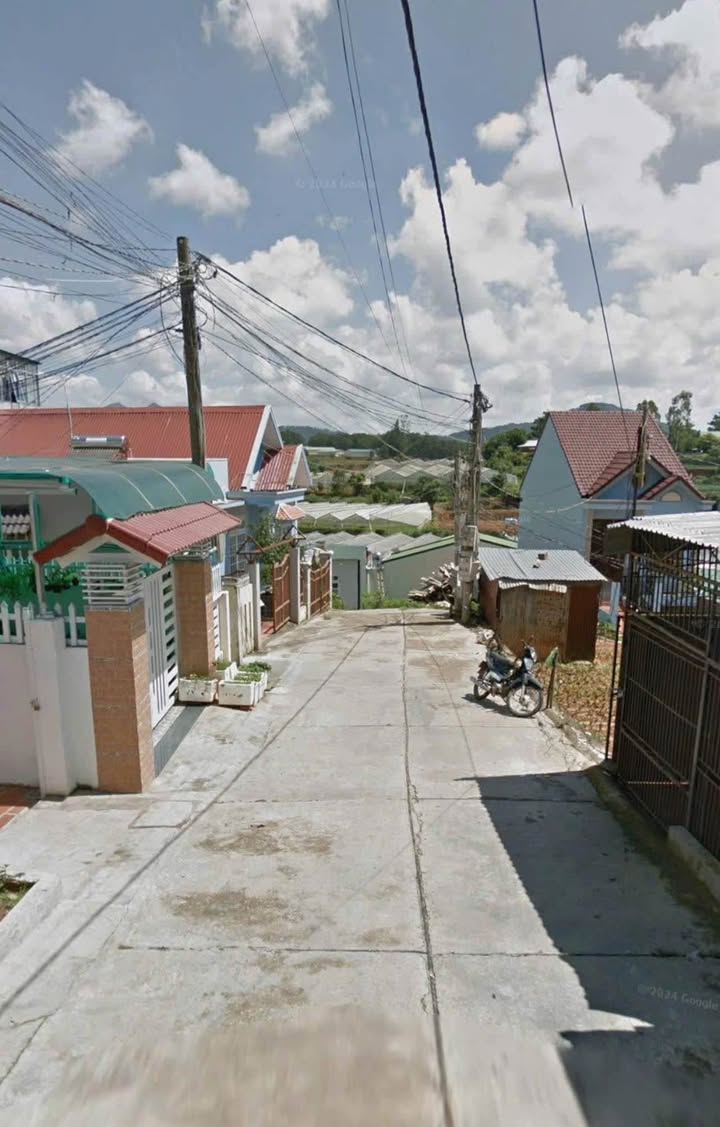 Đất nền Đà Lạt 60m² giá 1.69 tỷ - Sổ đỏ chính chủ, khu dân cư đông đúc!