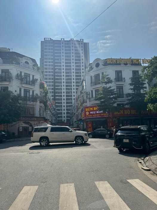 Đất nền Shophouse Trâu Quỳ 55m² giá 10 tỷ - Đầu tư sinh lời hấp dẫn!
